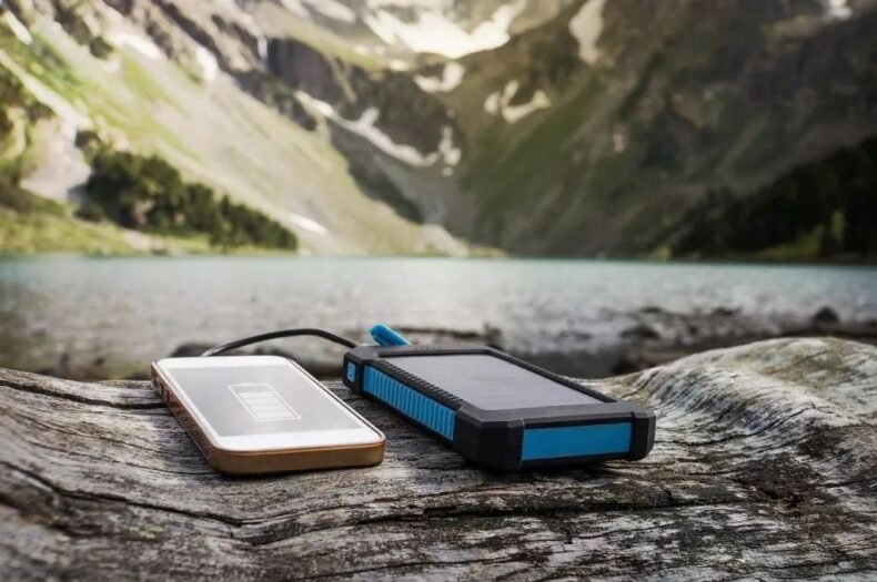 How to use a solar power bank