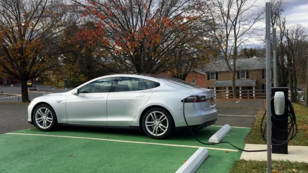Tesla destination charger vs. supercharger.
