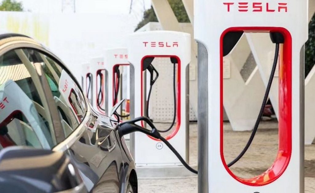 the shortest time to charge a tesla is achieved only when using the tesla supercharger