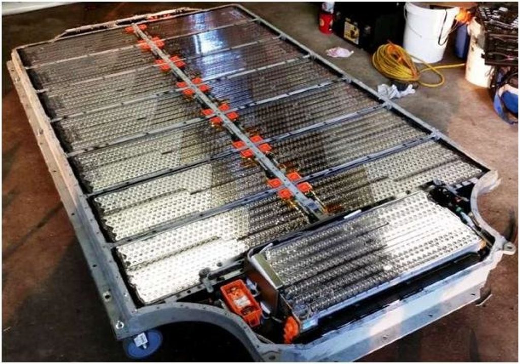 A model S battery pack, using 7.104 units of the 1865-type battery cells with NMC chemistry
